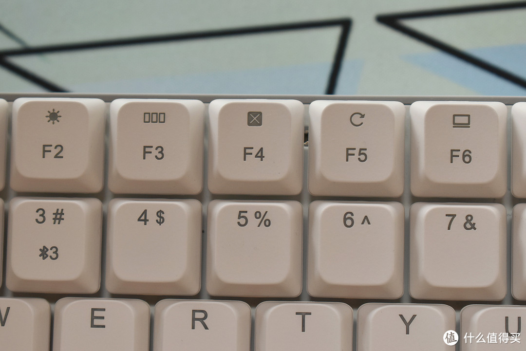 绿联KU102上手，小巧静音的矮轴机械键盘，不愧是办公码字神器