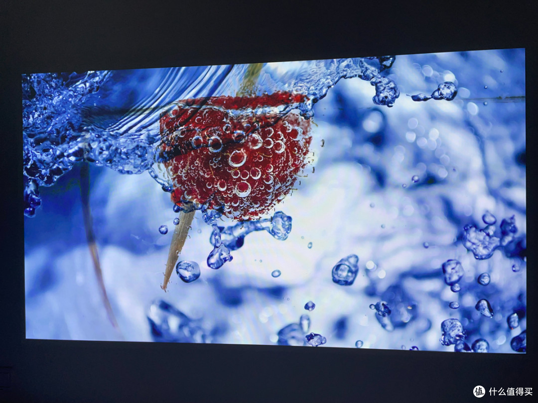 买了一台白天也可以看的投影，真正能够替代电视的播放效果