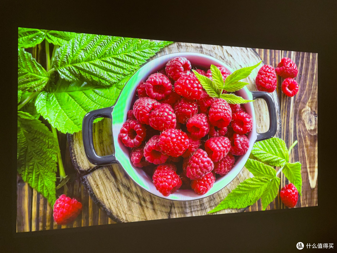 买了一台白天也可以看的投影，真正能够替代电视的播放效果