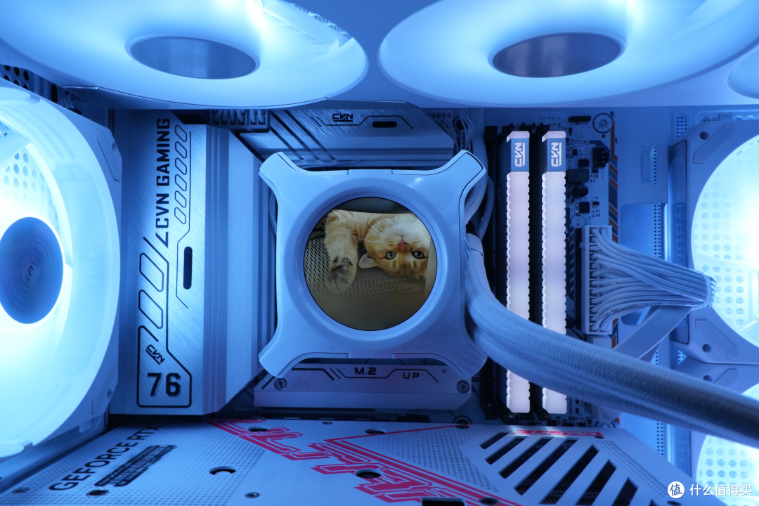 1英寸的lcd屏幕(480x480分辨率), 适合白色主题装机.