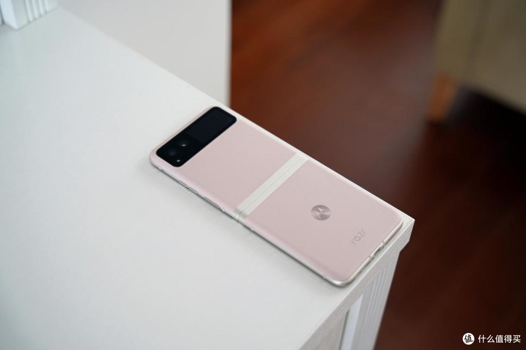 3999元的折叠屏独此一家,moto razr 40或许会是你的第一款小折叠