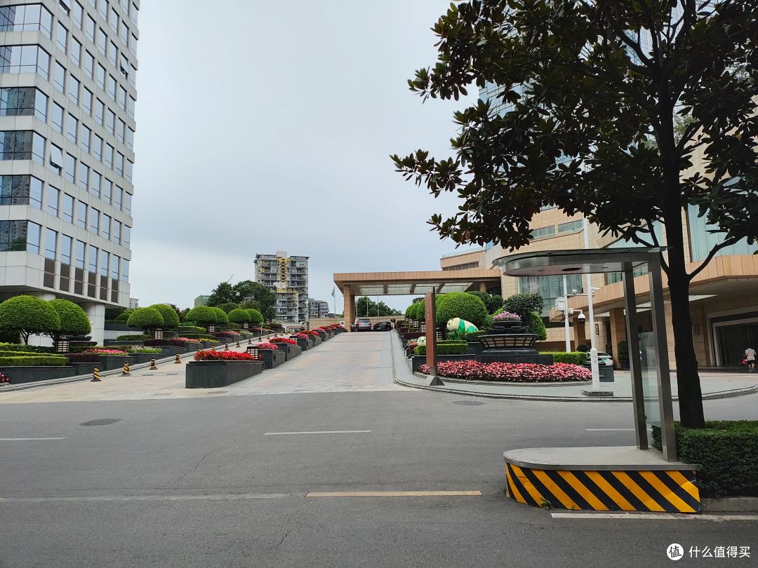 3999元的折叠屏独此一家,moto razr 40或许会是你的第一款小折叠