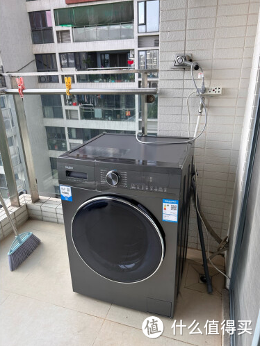 为何选购滚筒洗衣机要留意自动投放、筒自洁功能？推荐小天鹅海尔