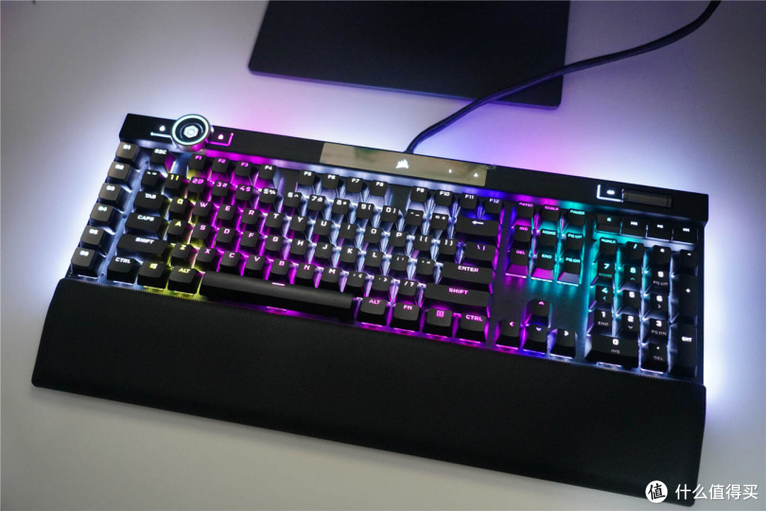 旗舰键盘分享，你的游戏世界应该有一把美商海盗船K100 RGB Pro机械键盘！