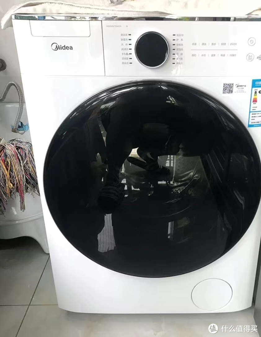 ​​​​美的滚筒变频东芝 MG100V70WD5洗衣机，是一款性价比特别高的洗衣机器