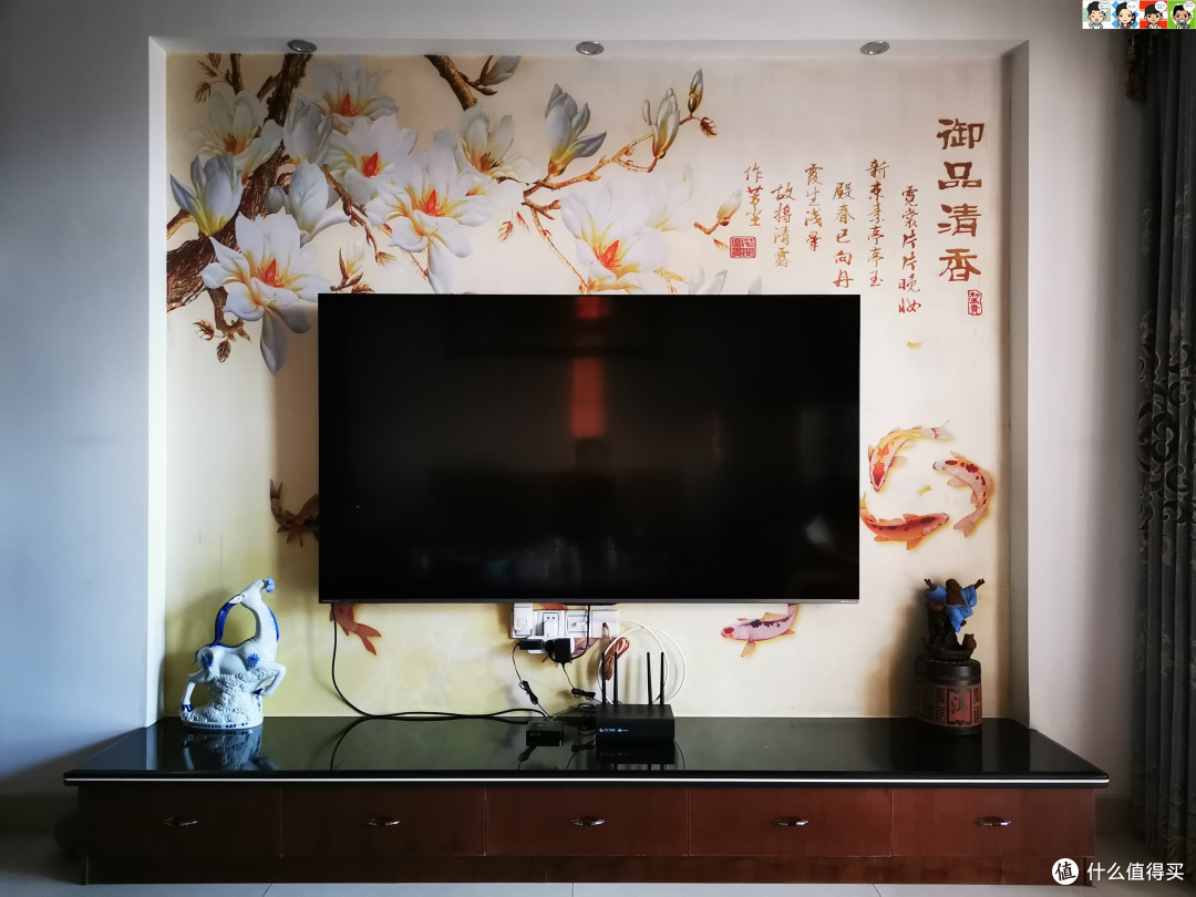 挂墙效果，高端大气上档次。尺寸合适，没有挡住背景的花瓣和诗句。