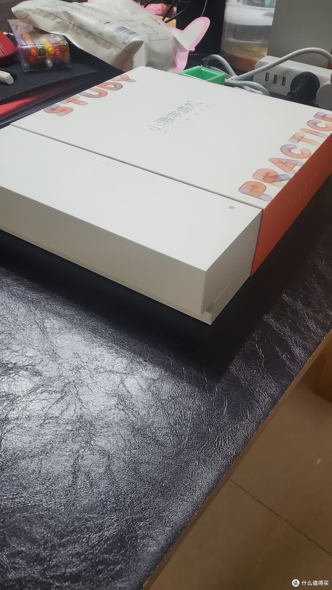 两盒用封套套在一起的,直接抽出来