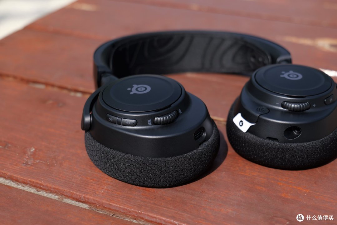 赛睿Arctis Nova 7 Wireless三模无线游戏耳机开箱分享