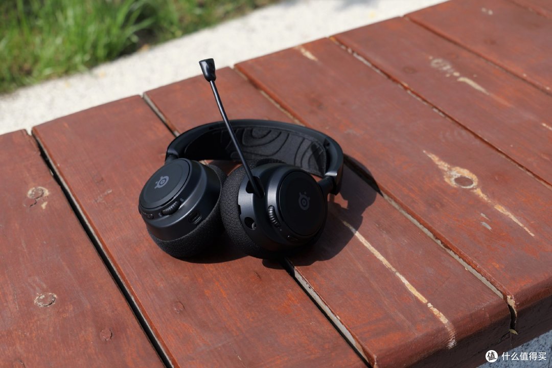 赛睿Arctis Nova 7 Wireless三模无线游戏耳机开箱分享