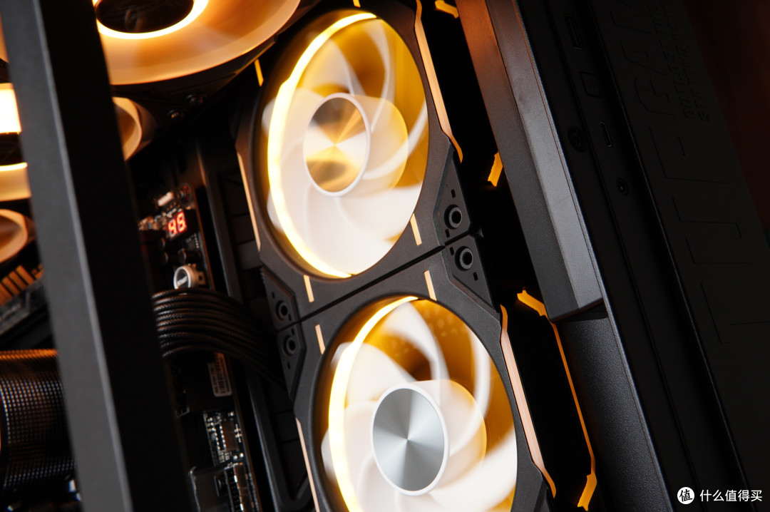 高质感经典黄黑主题，i7-13700K+ROG龙王三代+猛禽RTX4070Ti+GT502机箱装机展示
