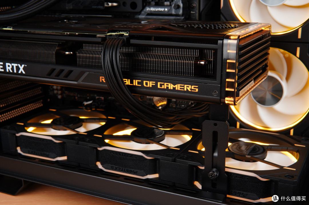 高质感经典黄黑主题，i7-13700K+ROG龙王三代+猛禽RTX4070Ti+GT502机箱装机展示