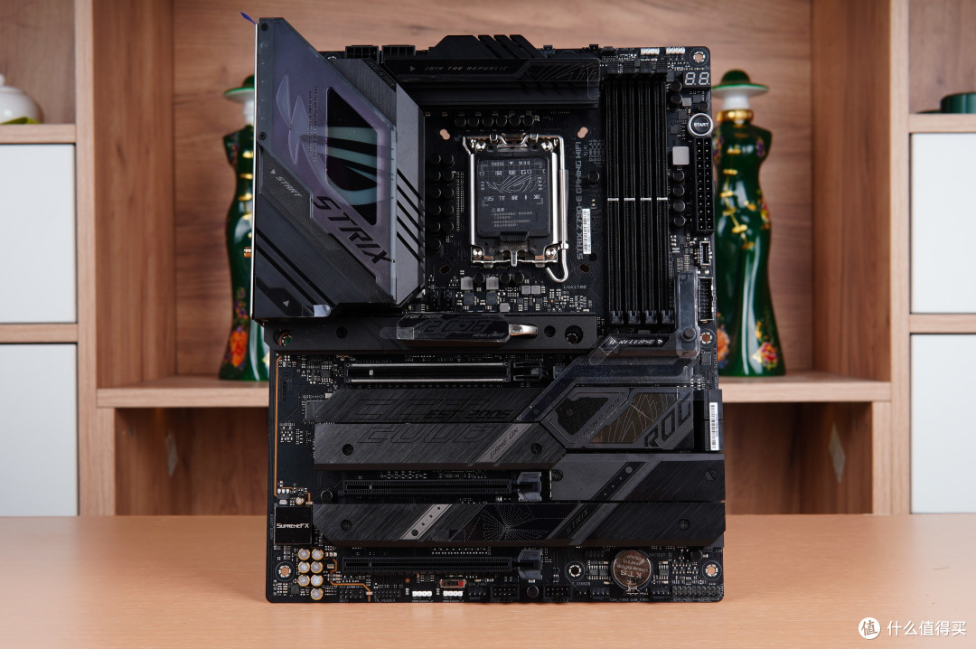 高质感经典黄黑主题，i7-13700K+ROG龙王三代+猛禽RTX4070Ti+GT502机箱装机展示