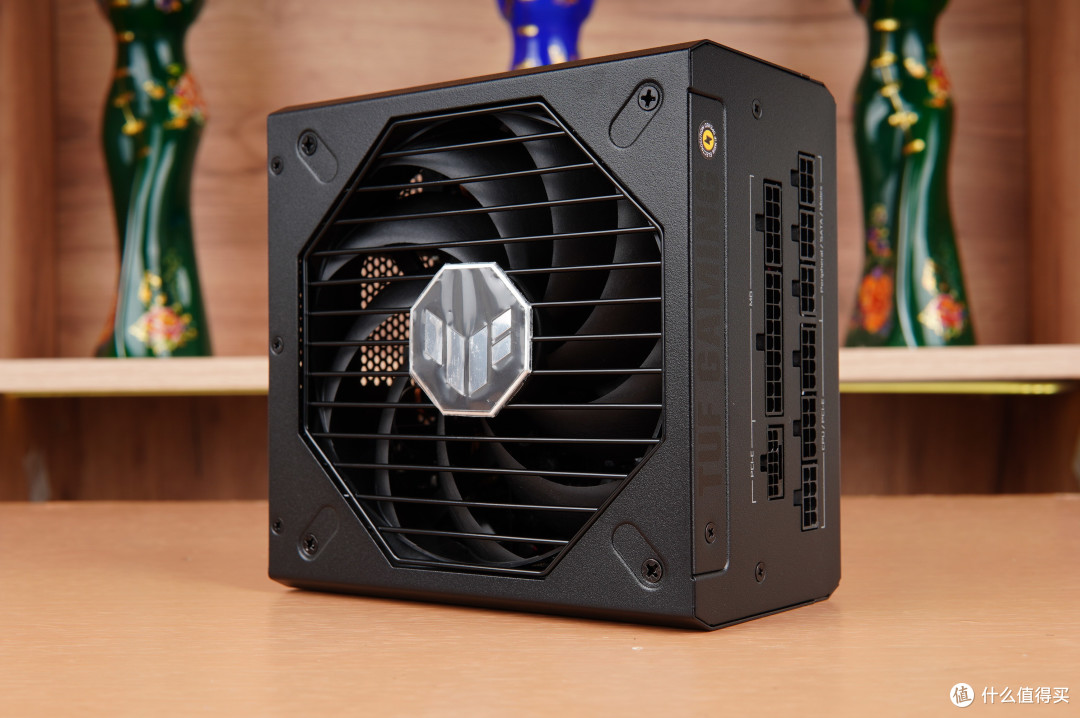 高质感经典黄黑主题，i7-13700K+ROG龙王三代+猛禽RTX4070Ti+GT502机箱装机展示