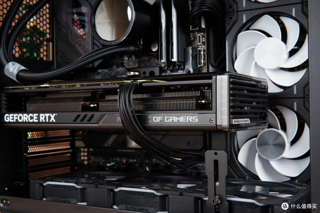 高质感经典黄黑主题，i7-13700K+ROG龙王三代+猛禽RTX4070Ti+GT502机箱装机展示