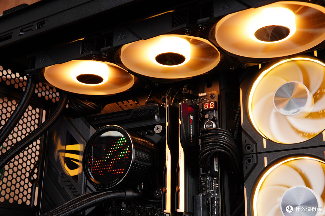 高质感经典黄黑主题，i7-13700K+ROG龙王三代+猛禽RTX4070Ti+GT502机箱装机展示