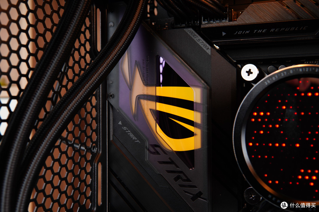 高质感经典黄黑主题，i7-13700K+ROG龙王三代+猛禽RTX4070Ti+GT502机箱装机展示