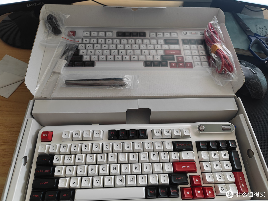 珂芝Z98京东20周年限量版三模无线机械键盘开箱视频