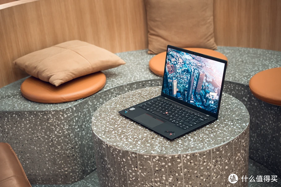 商务轻薄本的标杆之作，ThinkPad X1 Carbon 2023 新鲜体验