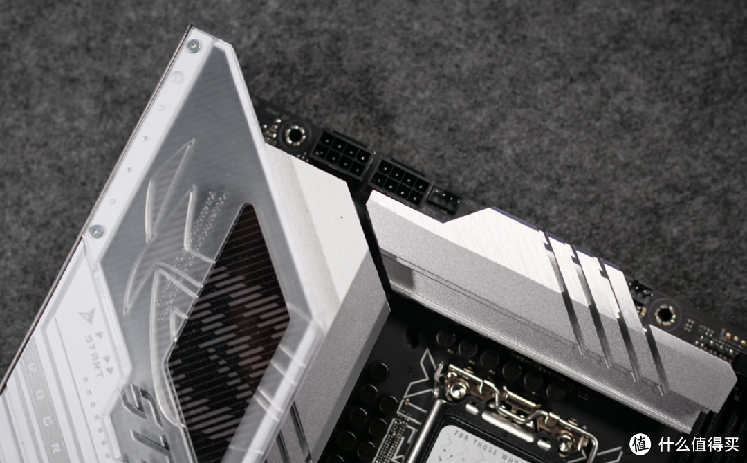 不到4800的ROG Z790吹雪D5+13700K怎么装机?用华硕TUF GT502弹药库机箱搭建电竞海景房主机