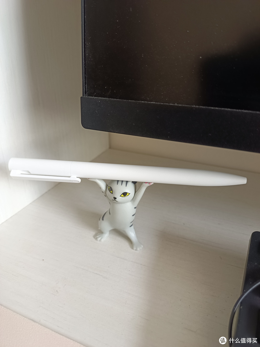 可爱的猫咪笔托，超创意的办公室桌面小摆件