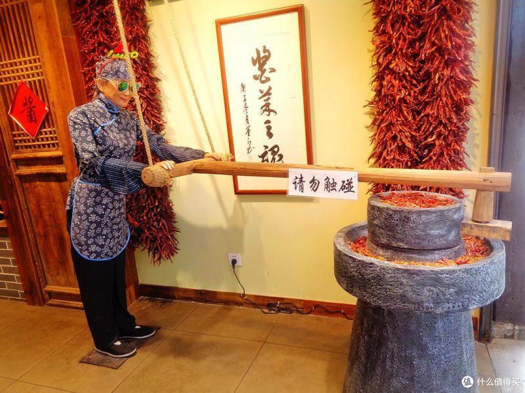 杭州人气最高的步行街“河坊街”,去吃地方美食,看历史文化风貌