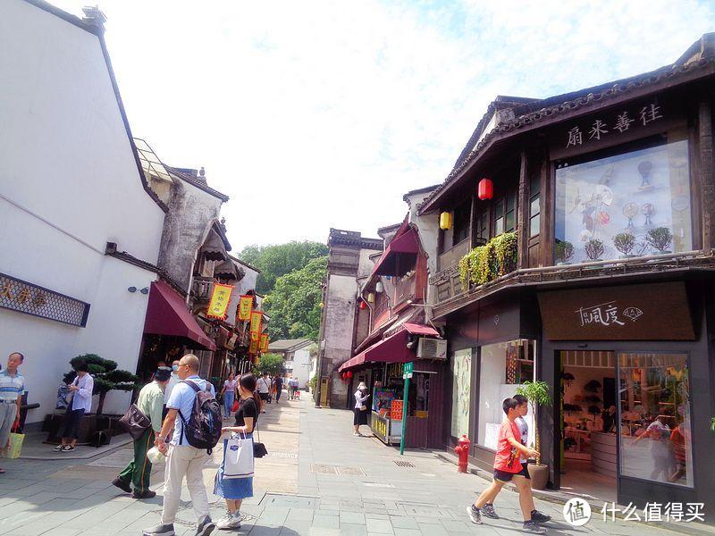 杭州人气最高的步行街“河坊街”,去吃地方美食,看历史文化风貌