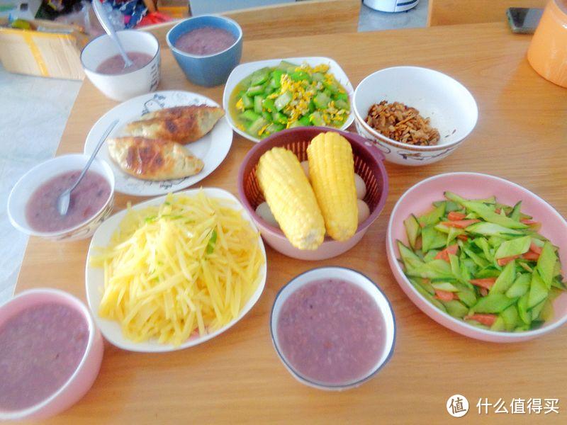 看看杭州家庭一日三餐，以米饭粥为主，蛏子虾是晚餐菜