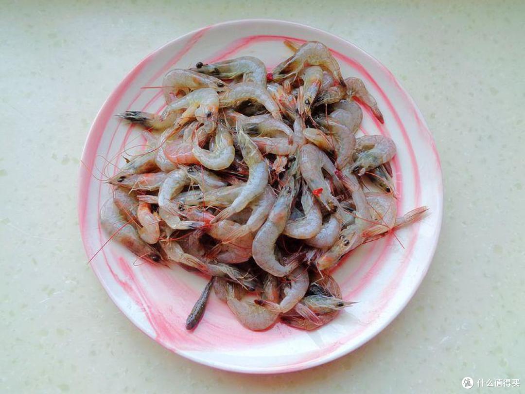 小河虾这么搭配炒,下酒又下饭,发育期孩子要多吃,蛋白质含量高