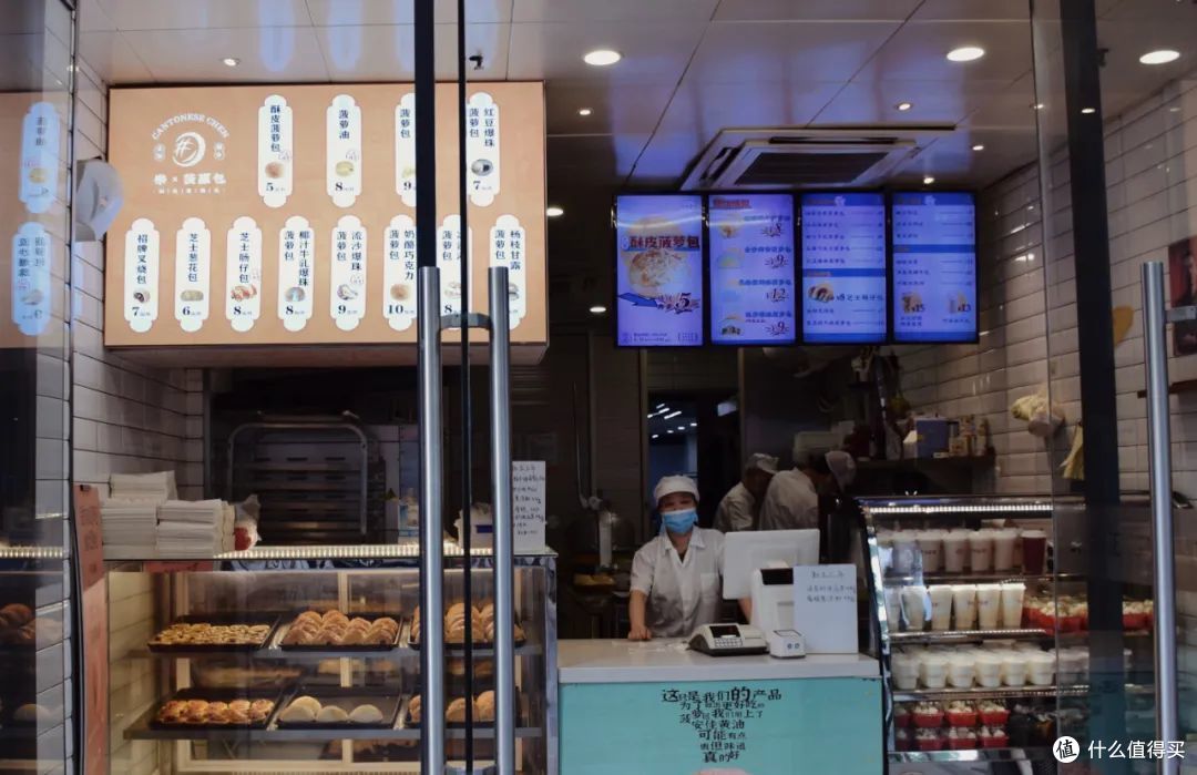 食堂"麻雀虽小,五脏俱全",里面麻辣烫,小碗菜,麻辣香锅,饺子等都有,我