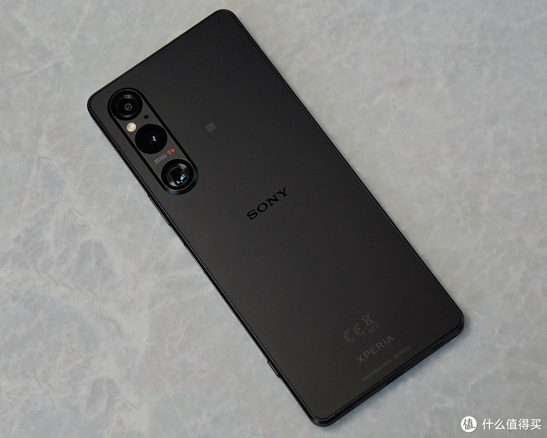 索尼 Xperia 1V 测评 —— 褪去特立独行，剩下的是东亚 iPhone 还是小众狂欢？