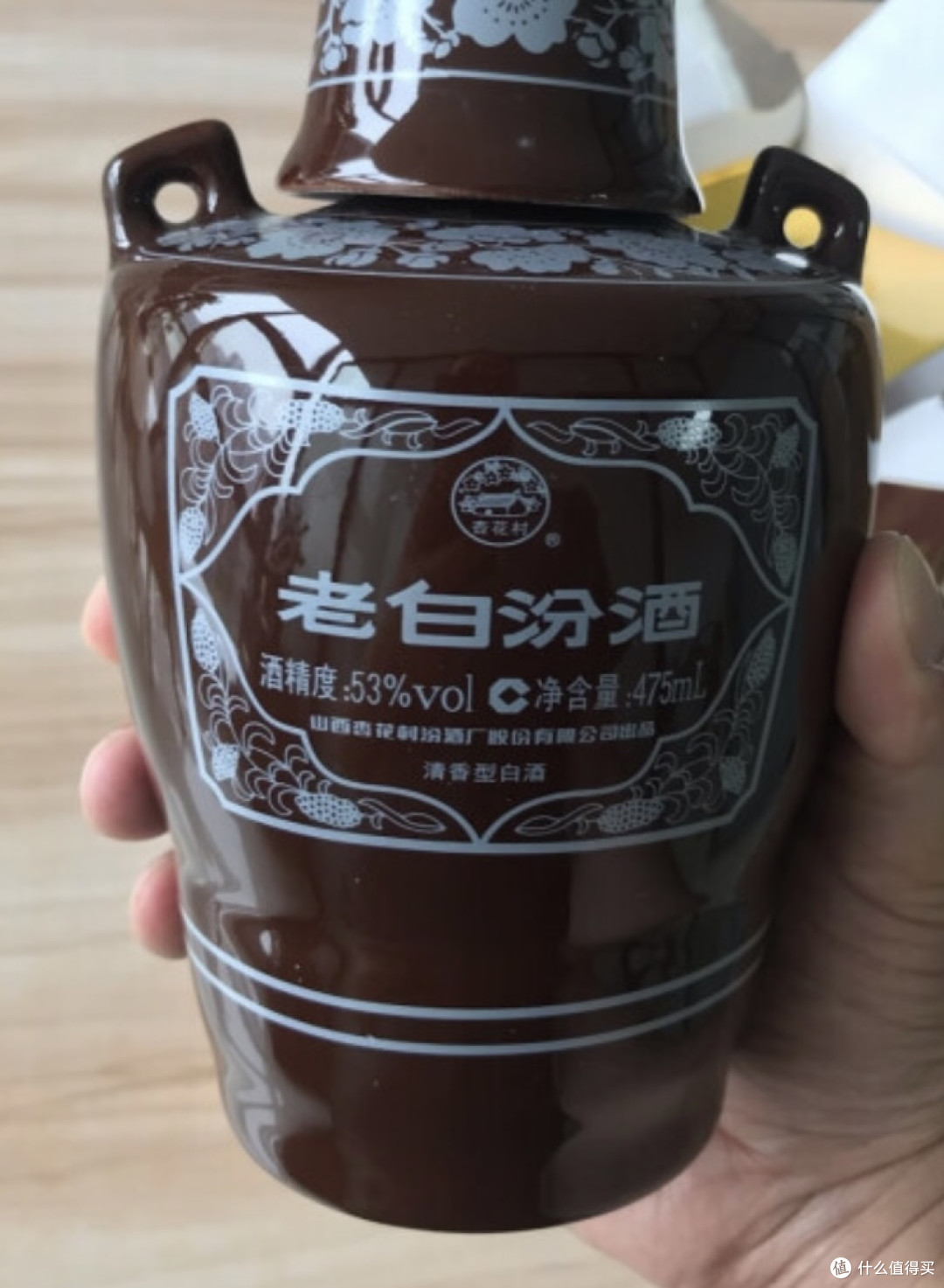 60岁老人聚餐,5款白酒成了餐桌上焦点,网友:还是老一辈会喝