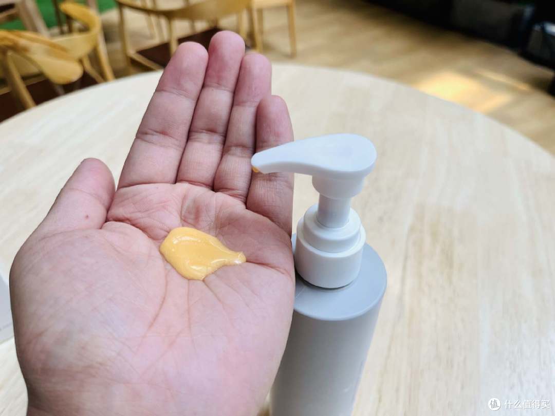 还在被头皮屑干扰？种草甄沐去屑洗发水，二硫化硒真去屑