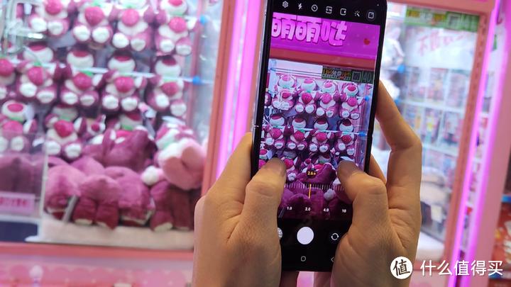 为什么三星 Galaxy Z Flip4 被称为折叠屏手机的颜值天花板？它的实际体验感怎么样？