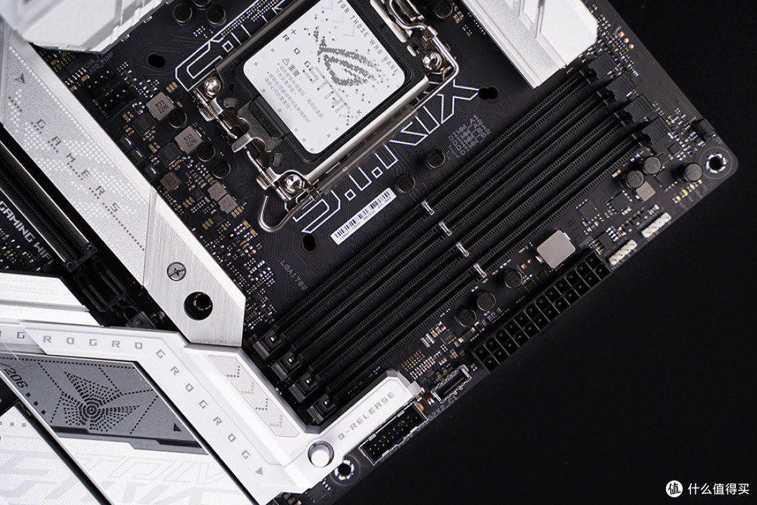 海景房与极简风格的融合,NZXT H9 Flow 纯白光污染主机装机秀