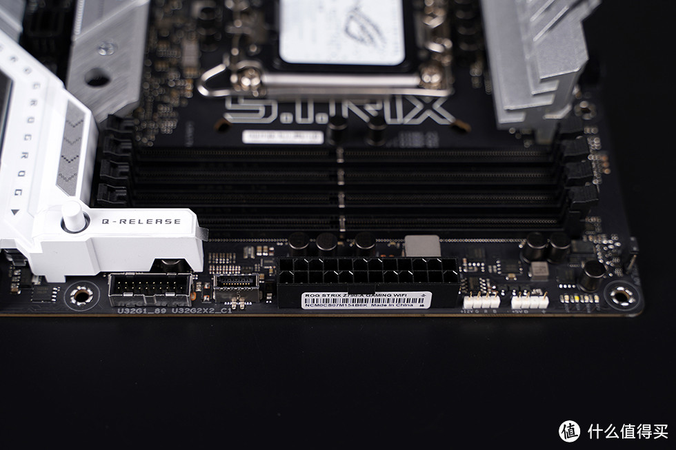 海景房与极简风格的融合,NZXT H9 Flow 纯白光污染主机装机秀