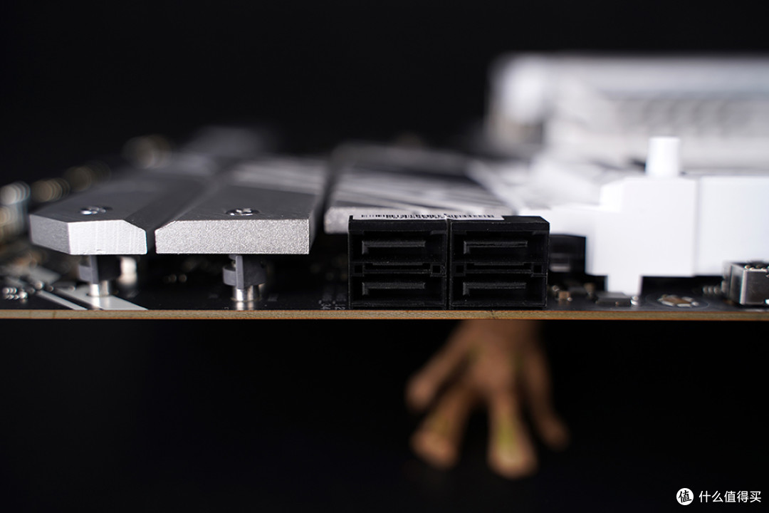 海景房与极简风格的融合,NZXT H9 Flow 纯白光污染主机装机秀