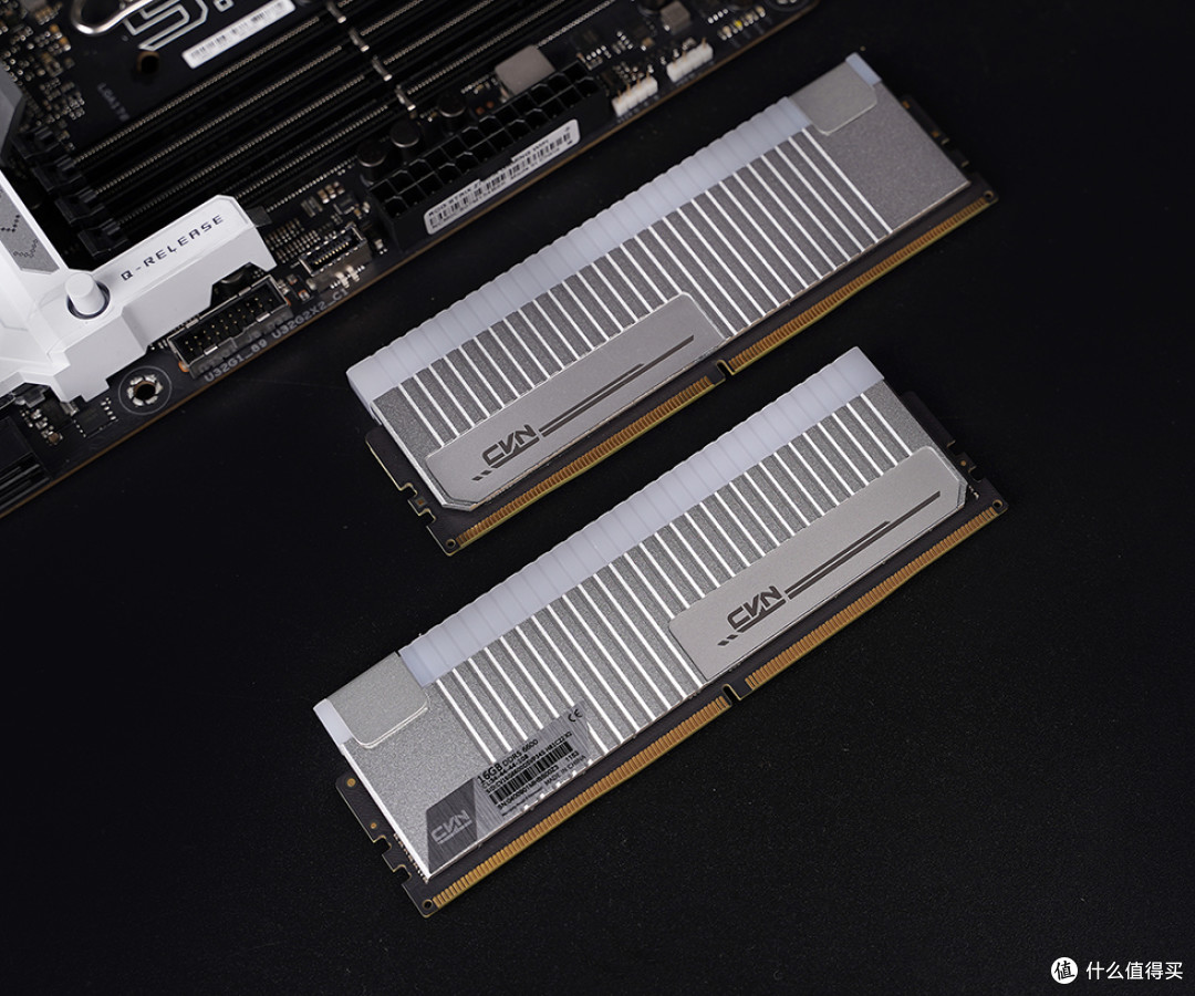 海景房与极简风格的融合,NZXT H9 Flow 纯白光污染主机装机秀