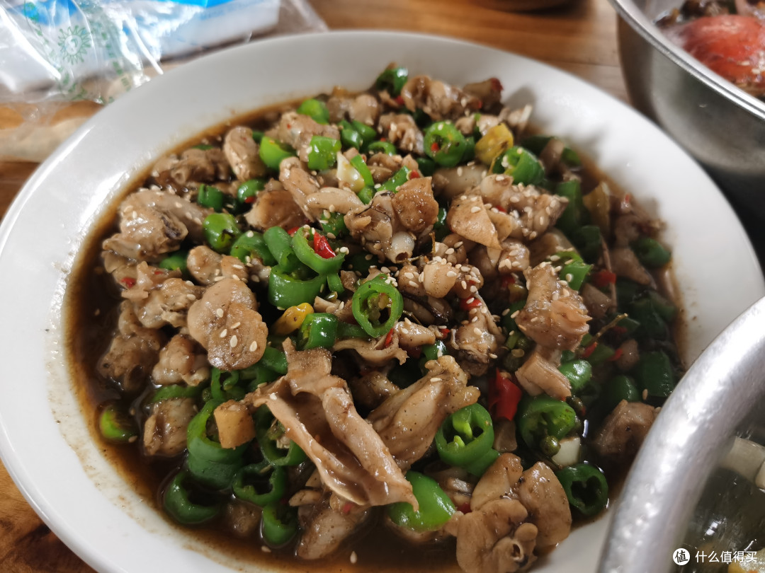 芒市丨天然活蟹，满满都是蟹黄，牛蛙也很肥美