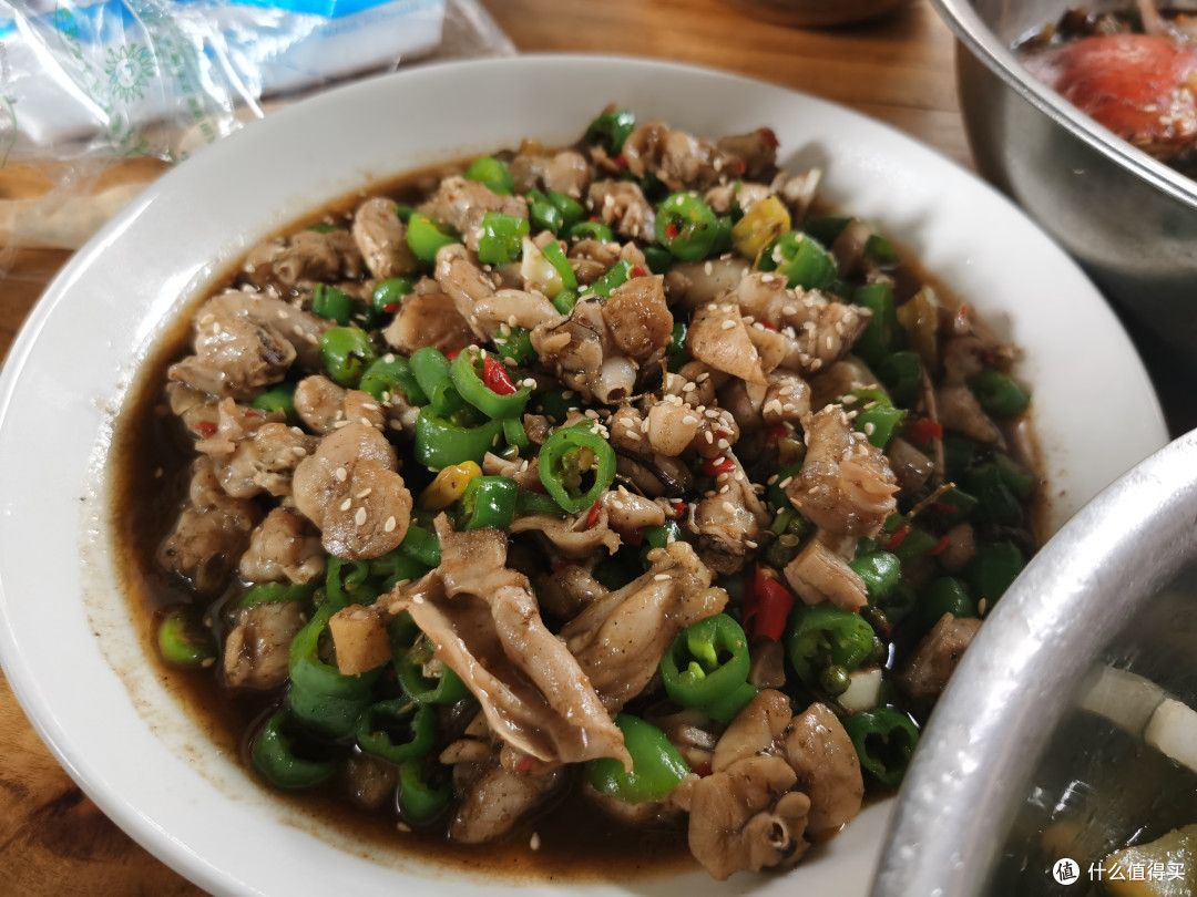 芒市丨天然活蟹，满满都是蟹黄，牛蛙也很肥美