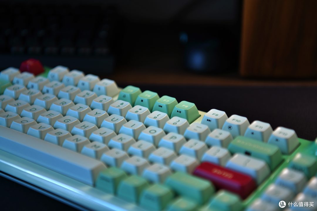 极致设计,带液晶屏的键盘:珂芝Z98凯华知冬轴机械键盘体验