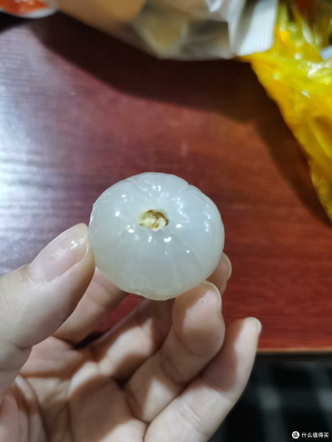 我们这里的本地荔枝现在是六元一斤,你们那里现在是多少钱呢?