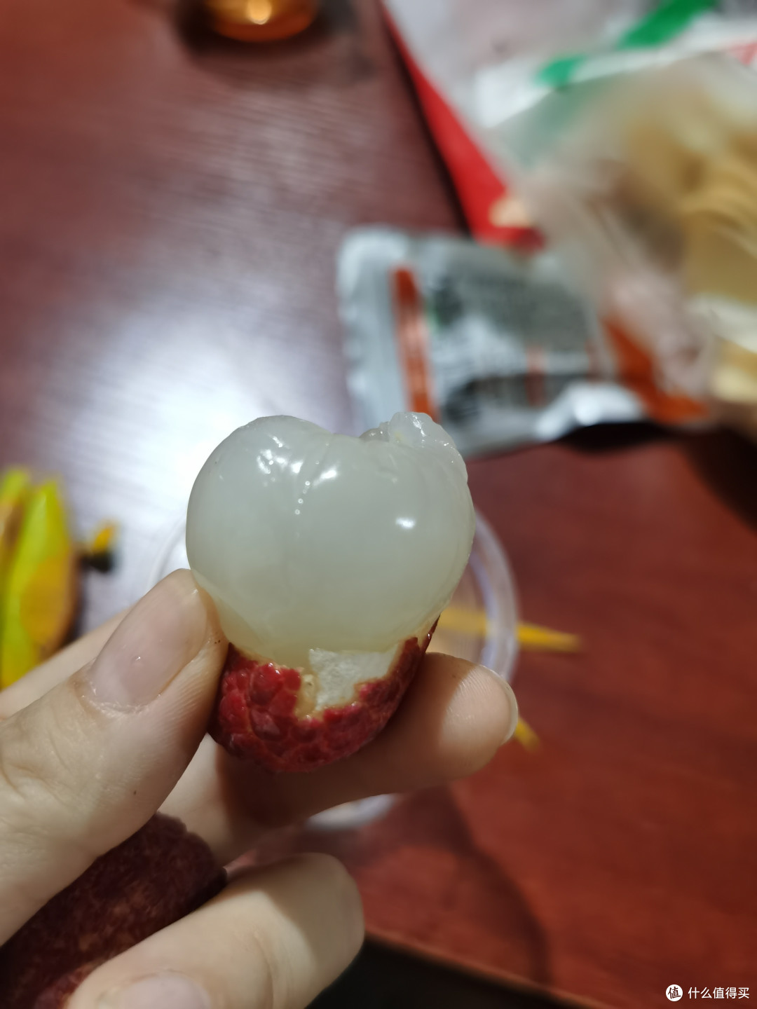 我们这里的本地荔枝现在是六元一斤,你们那里现在是多少钱呢?