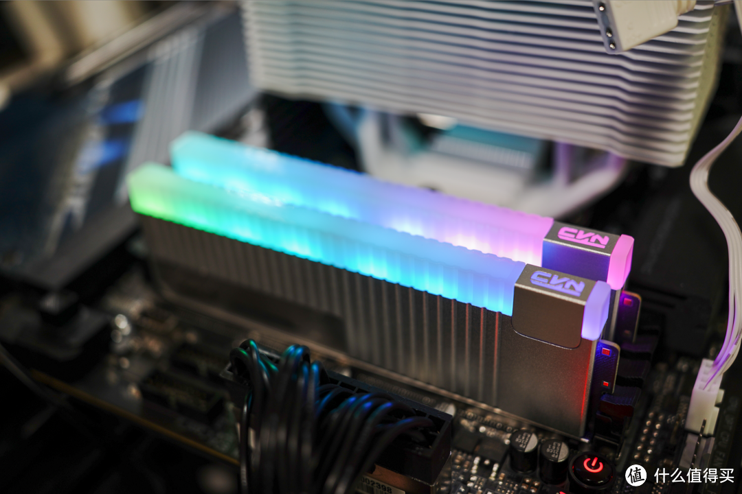 高颜值RGB灯+超频7600MHz丨七彩虹CVN银翼DDR5内存评测+超频作业