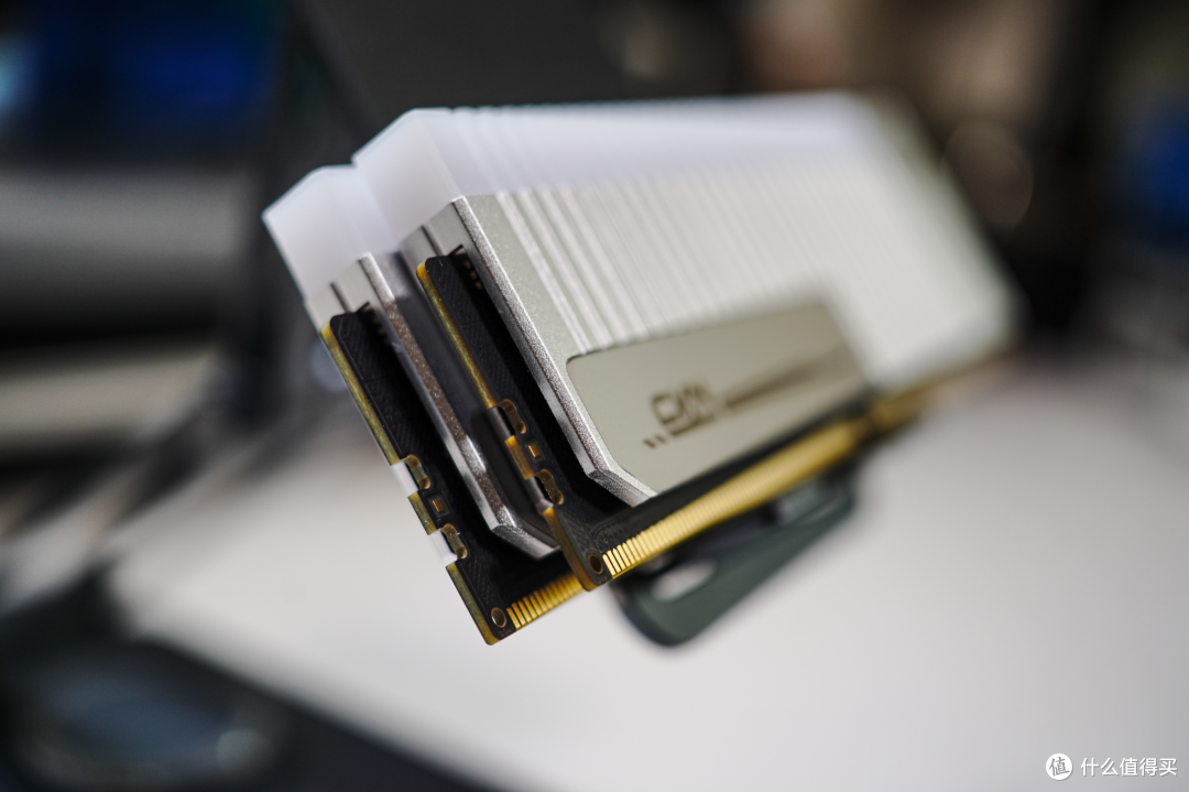 高颜值RGB灯+超频7600MHz丨七彩虹CVN银翼DDR5内存评测+超频作业