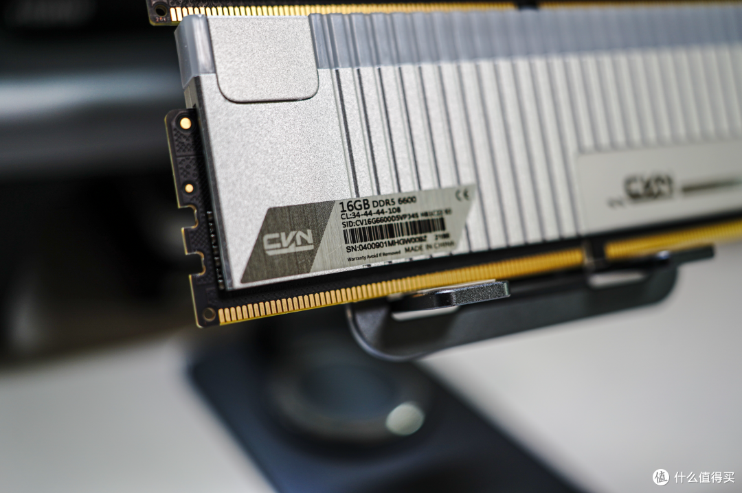 高颜值RGB灯+超频7600MHz丨七彩虹CVN银翼DDR5内存评测+超频作业