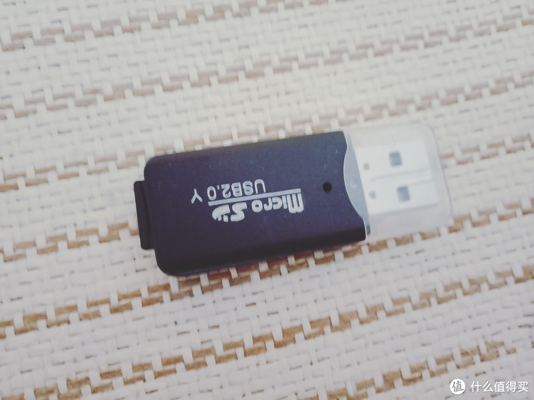 我买的SD卡居然送了一个USB 2.0读卡器！