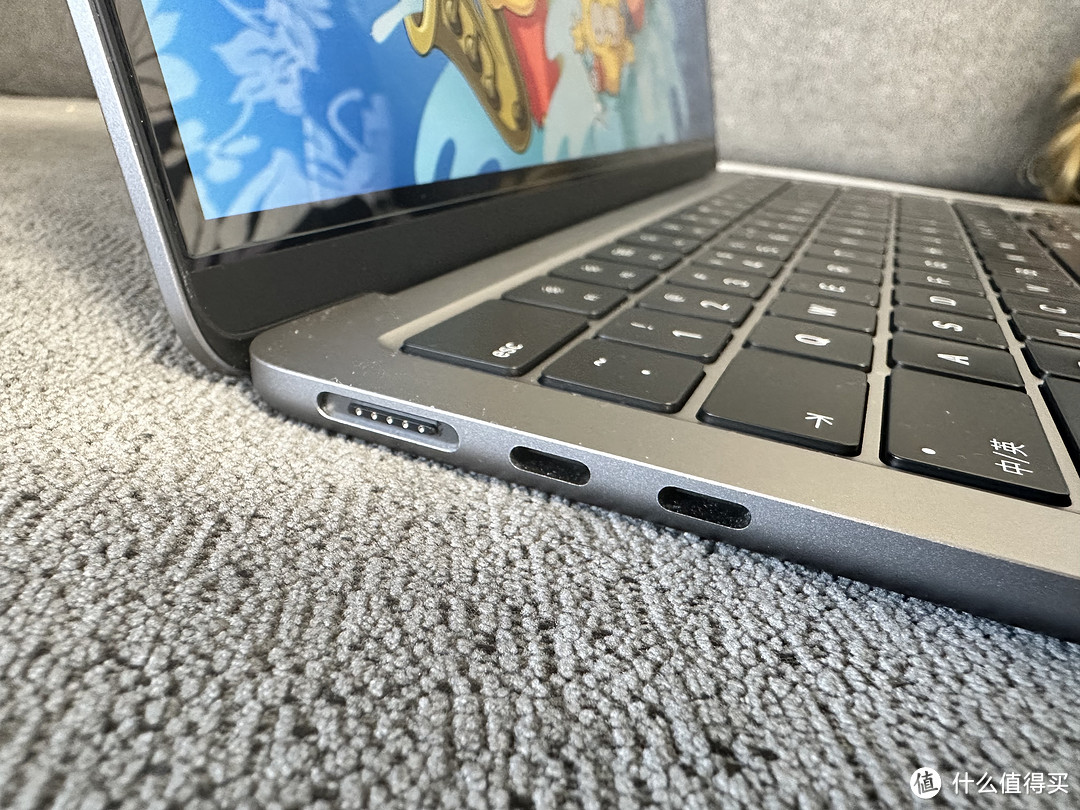 苹果推出了15寸MacBook air，最后还是选择了13寸