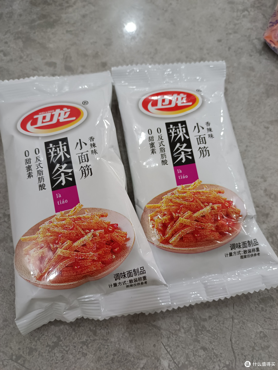 买了三种不同口味的卫龙小辣条，一个比一个美味