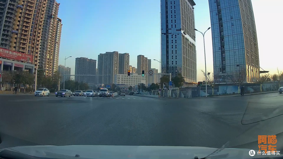 汽车油耗多少才算省油?百公里10个油算高吗?给你说明白了