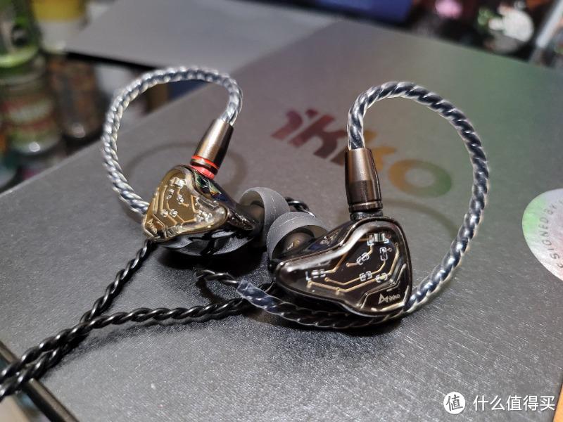 玩出新花样儿!光敏变色玻璃面板圈铁耳机iKKO OH10S体验